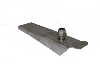 Fertilizer spreader blade